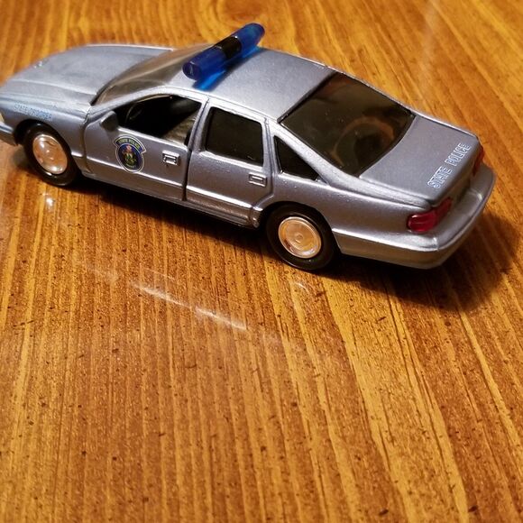 Maine State Police Road Champs die cast police car 1:43 scale - Picture 6 of 9